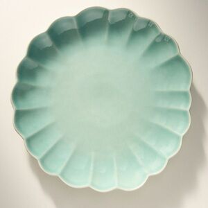 Anthropologie Beatriz Green Ceramic charger / Dinner plates w Scalloped Design